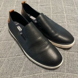 Men’s 11 Johnston & Murphy dress shoes slip ons